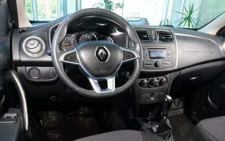 Renault Logan II, 2018 год, 910 000 рублей, 6 фотография