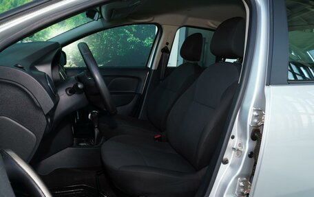 Renault Logan II, 2018 год, 910 000 рублей, 10 фотография