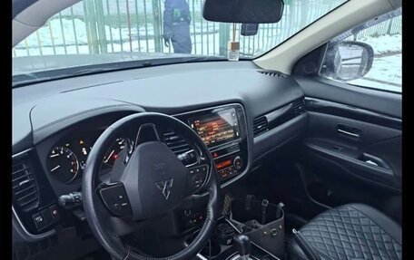 Mitsubishi Outlander III рестайлинг 3, 2020 год, 230 000 рублей, 3 фотография