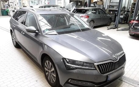 Skoda Superb III рестайлинг, 2022 год, 1 972 000 рублей, 3 фотография