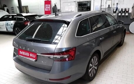 Skoda Superb III рестайлинг, 2022 год, 1 972 000 рублей, 2 фотография
