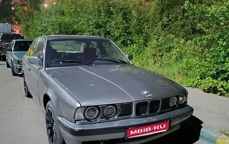 BMW 5 серия, 1989 год, 300 000 рублей, 1 фотография