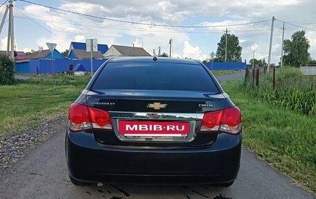 Chevrolet Cruze II, 2010 год, 700 000 рублей, 3 фотография