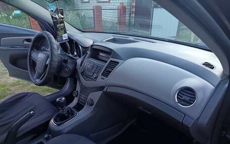 Chevrolet Cruze II, 2010 год, 700 000 рублей, 11 фотография