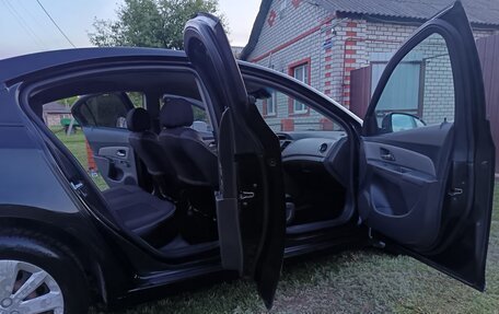 Chevrolet Cruze II, 2010 год, 700 000 рублей, 10 фотография