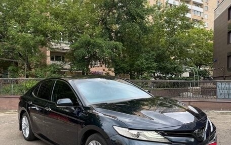 Toyota Camry, 2018 год, 2 820 000 рублей, 2 фотография