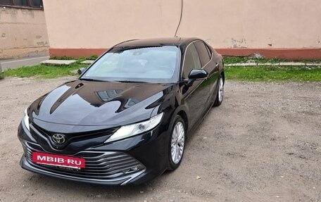 Toyota Camry, 2020 год, 3 100 000 рублей, 2 фотография