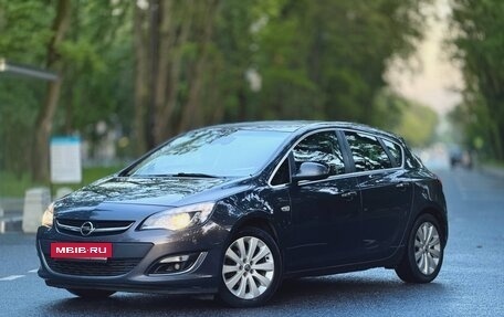 Opel Astra J, 2013 год, 900 000 рублей, 2 фотография