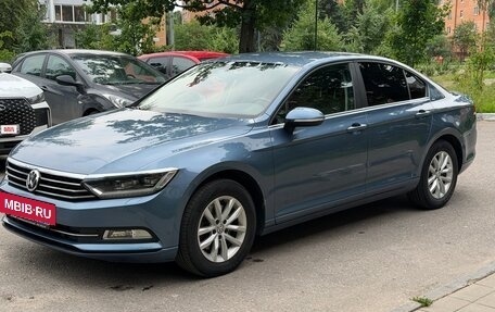 Volkswagen Passat B8 рестайлинг, 2015 год, 1 670 000 рублей, 2 фотография