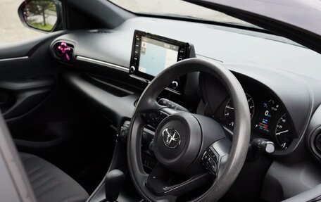 Toyota Yaris, 2021 год, 1 150 000 рублей, 24 фотография