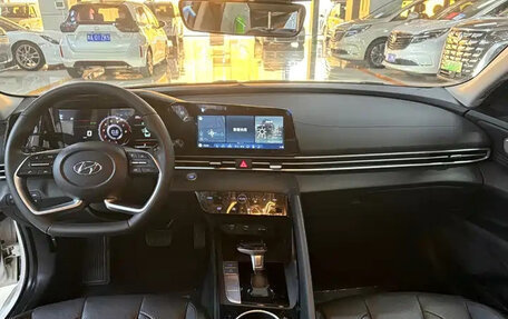 Hyundai Elantra, 2022 год, 1 075 000 рублей, 7 фотография