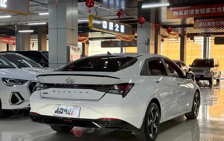 Hyundai Elantra, 2022 год, 1 075 000 рублей, 8 фотография