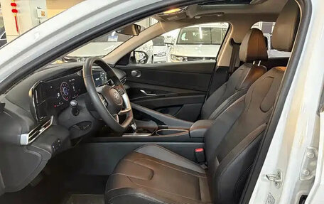 Hyundai Elantra, 2022 год, 1 075 000 рублей, 5 фотография