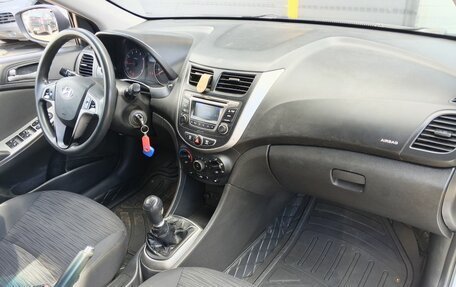 Hyundai Solaris II рестайлинг, 2016 год, 650 000 рублей, 9 фотография
