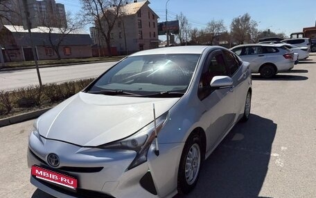Toyota Prius IV XW50, 2018 год, 1 600 000 рублей, 3 фотография