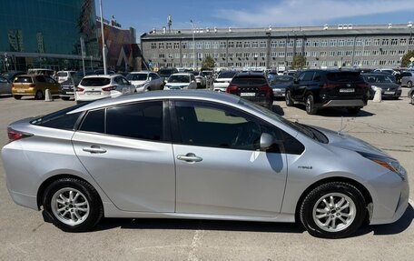 Toyota Prius IV XW50, 2018 год, 1 600 000 рублей, 5 фотография
