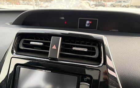 Toyota Prius IV XW50, 2018 год, 1 600 000 рублей, 9 фотография
