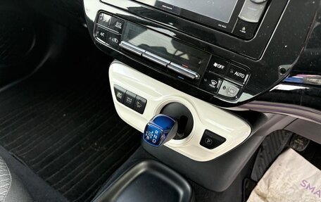 Toyota Prius IV XW50, 2018 год, 1 600 000 рублей, 10 фотография