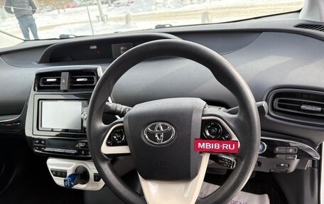 Toyota Prius IV XW50, 2018 год, 1 600 000 рублей, 8 фотография