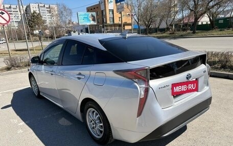 Toyota Prius IV XW50, 2018 год, 1 600 000 рублей, 4 фотография