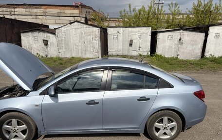 Chevrolet Cruze II, 2010 год, 700 000 рублей, 6 фотография