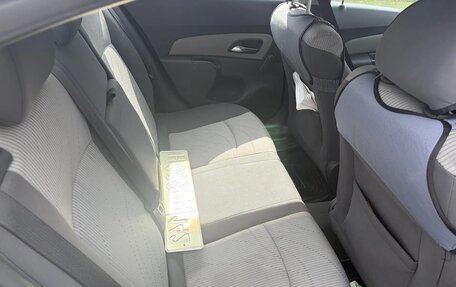 Chevrolet Cruze II, 2010 год, 700 000 рублей, 19 фотография