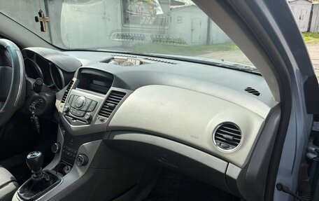 Chevrolet Cruze II, 2010 год, 700 000 рублей, 20 фотография