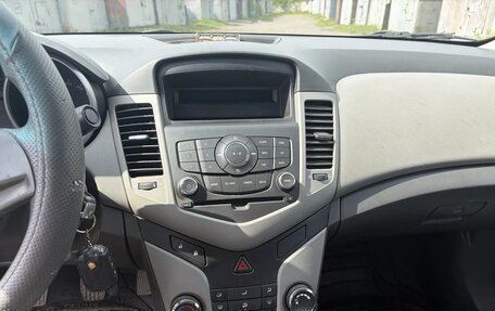 Chevrolet Cruze II, 2010 год, 700 000 рублей, 21 фотография