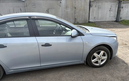 Chevrolet Cruze II, 2010 год, 700 000 рублей, 24 фотография