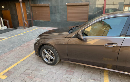 Mercedes-Benz E-Класс, 2013 год, 2 200 000 рублей, 3 фотография