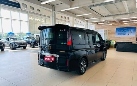 Honda Stepwgn IV, 2017 год, 1 799 000 рублей, 6 фотография