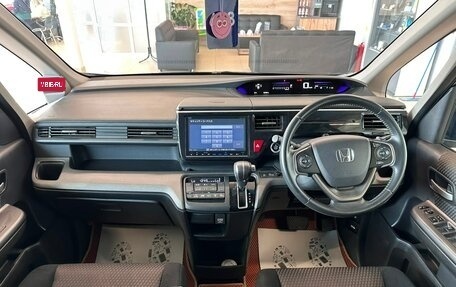 Honda Stepwgn IV, 2017 год, 1 799 000 рублей, 16 фотография