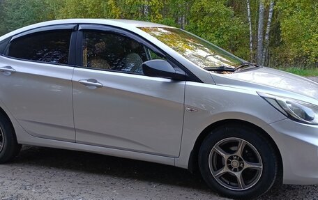 Hyundai Solaris II рестайлинг, 2011 год, 750 000 рублей, 4 фотография