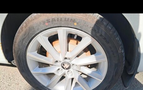 Skoda Rapid I, 2014 год, 995 000 рублей, 8 фотография