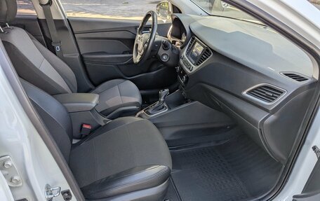 Hyundai Solaris II рестайлинг, 2018 год, 1 390 000 рублей, 19 фотография