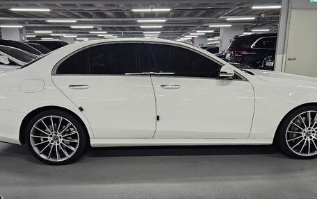 Mercedes-Benz E-Класс, 2022 год, 6 490 000 рублей, 3 фотография