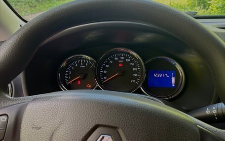 Renault Logan II, 2017 год, 784 999 рублей, 7 фотография