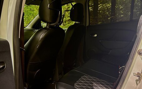 Renault Logan II, 2017 год, 784 999 рублей, 12 фотография