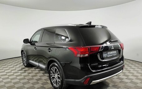 Mitsubishi Outlander III рестайлинг 3, 2018 год, 1 970 000 рублей, 8 фотография