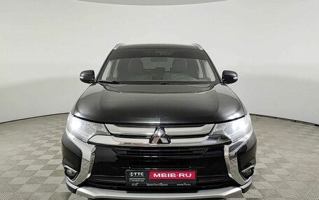 Mitsubishi Outlander III рестайлинг 3, 2018 год, 1 970 000 рублей, 2 фотография