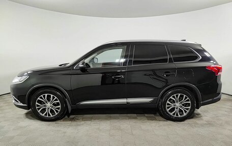 Mitsubishi Outlander III рестайлинг 3, 2018 год, 1 970 000 рублей, 10 фотография