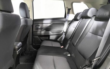 Mitsubishi Outlander III рестайлинг 3, 2018 год, 1 970 000 рублей, 15 фотография