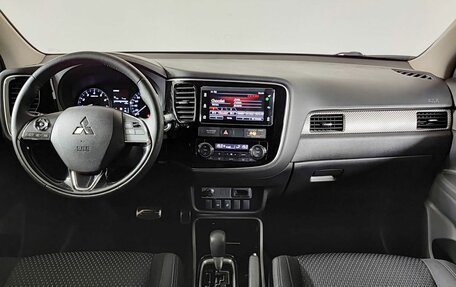 Mitsubishi Outlander III рестайлинг 3, 2018 год, 1 970 000 рублей, 17 фотография