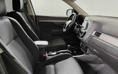 Mitsubishi Outlander III рестайлинг 3, 2018 год, 1 970 000 рублей, 13 фотография
