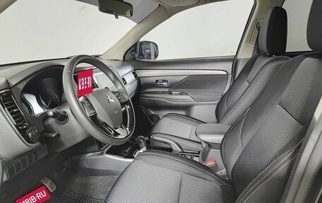 Mitsubishi Outlander III рестайлинг 3, 2018 год, 1 970 000 рублей, 20 фотография