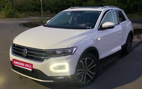 Volkswagen T-Roc I, 2022 год, 2 650 000 рублей, 2 фотография