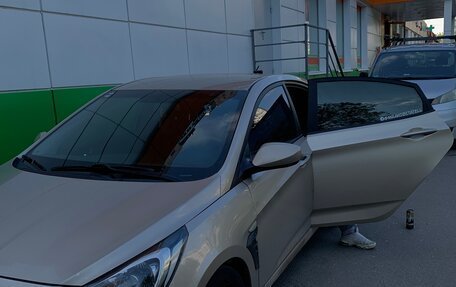 Hyundai Solaris II рестайлинг, 2011 год, 730 000 рублей, 7 фотография