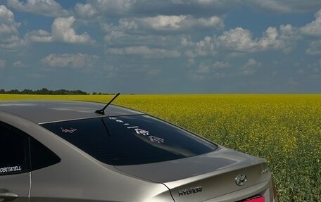 Hyundai Solaris II рестайлинг, 2011 год, 730 000 рублей, 2 фотография
