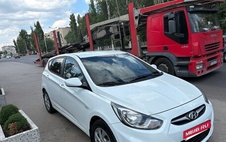 Hyundai Solaris II рестайлинг, 2012 год, 730 000 рублей, 3 фотография