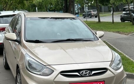 Hyundai Solaris II рестайлинг, 2011 год, 730 000 рублей, 8 фотография